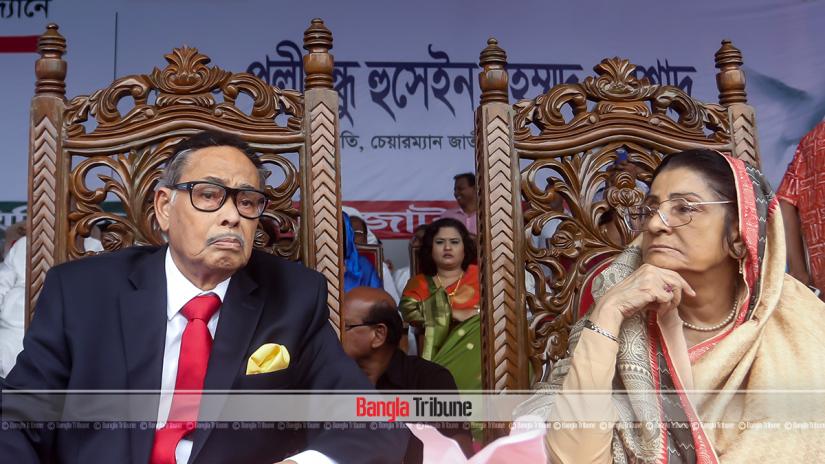 Deputy Leader of the Official Opposition in Parliament Raushon Ershad with her husband Jatiya Party chief HM Ershad at Suhrawardy Udyan on Oct 20, 2018. Photo/ SAZZAD HOSSAIN.
