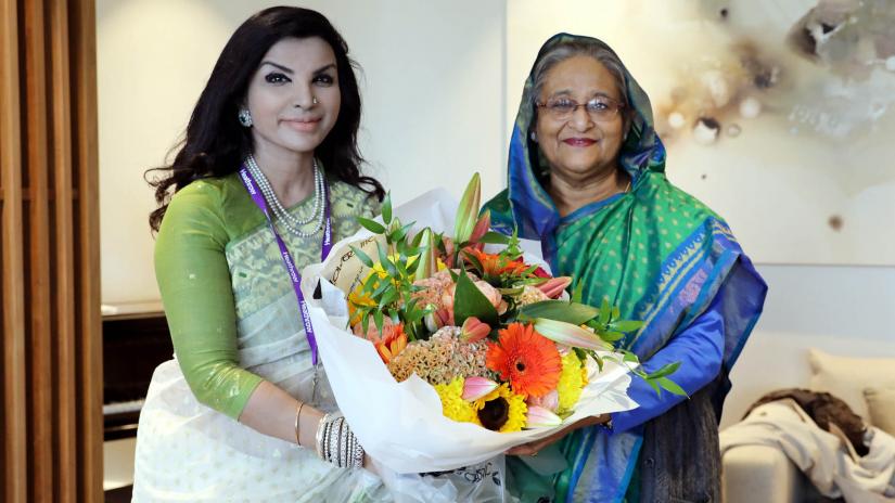 Bangladesh High Commissioner to the UK Saida Muna Tasneem receives Prime Minister Sheikh Hasina at Heathrow International Airport in London on Friday (Jul 19). FOCUS BANGLA