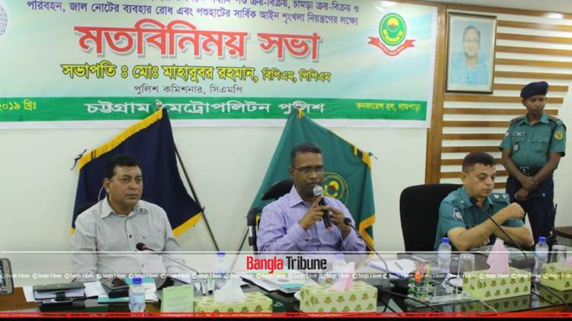 Chittagong Metropolitan Police (CMP) Commissioner Mahbubor Rahman briefs the media at the port city`s Dampara Police Lines on Saturday (Aug 3).