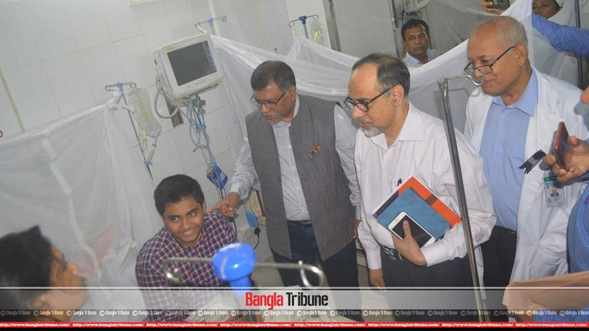 Health and Family Welfare Minister Zahid Maleque visited dengue infected patients at Bangabandhu Sheikh Mujibur Rahman Medical University (BSMMU) on Saturday (Aug 3).