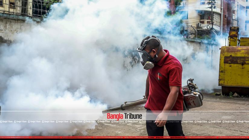 Mosquito repellents being sprayed with a fogger machine in a bid to controll the dengue outbreak. PHOTO: BANGLA TRIBUNE/Sazzad Hossain