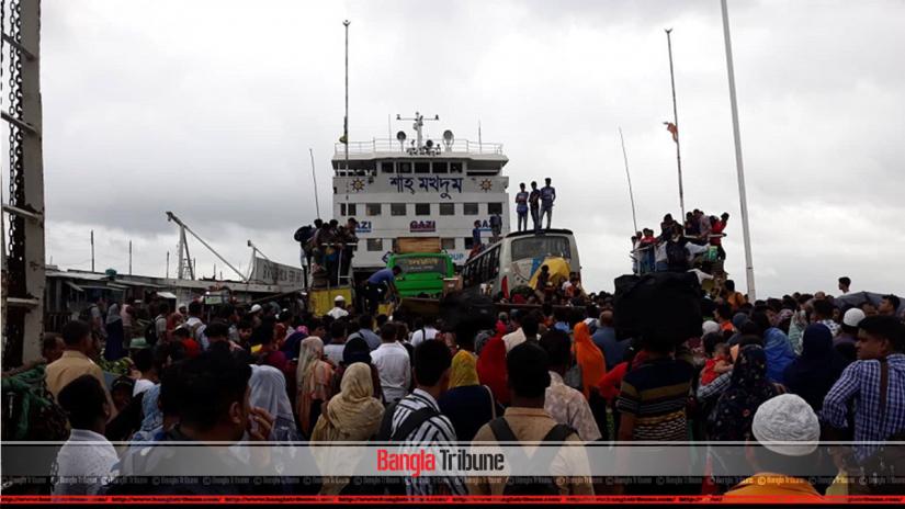 Photo shows a ferry in operation on Thursday (Aug 8) on Shimulia-Kathalbari route in Munshiganj.