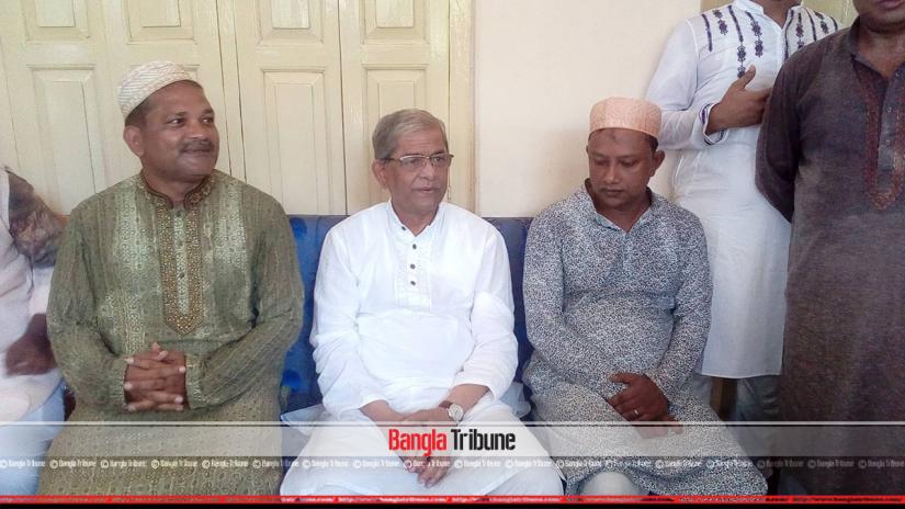 Mirza Fakhrul speaks to media at his Thakurgaon house on Monday (Aug 12).