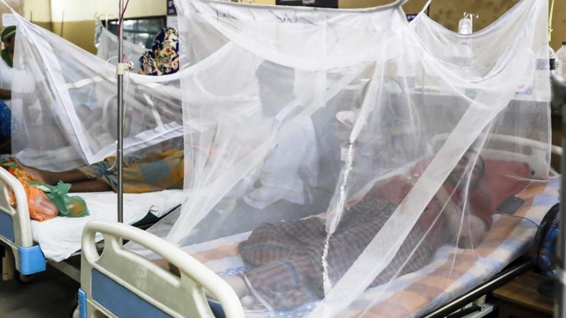 A man diagnosed with dengue is seen inside a mosquito net at Shaheed Suhrawardy Medical College Hospital in Dhaka on Jul 31, 2019. SAZZAD HOSSIAN/File Photo