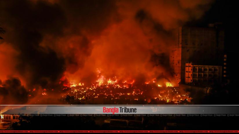 The fire guts over 1,000 shanties at the Mirpur-7 slum on Friday (Aug 16)