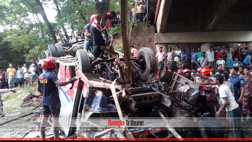 Six people have been killed and four injured after a bus broke through the railing of a bridge and fell into a ditch at Faridpur on Saturday (Aug 24) afternoon.