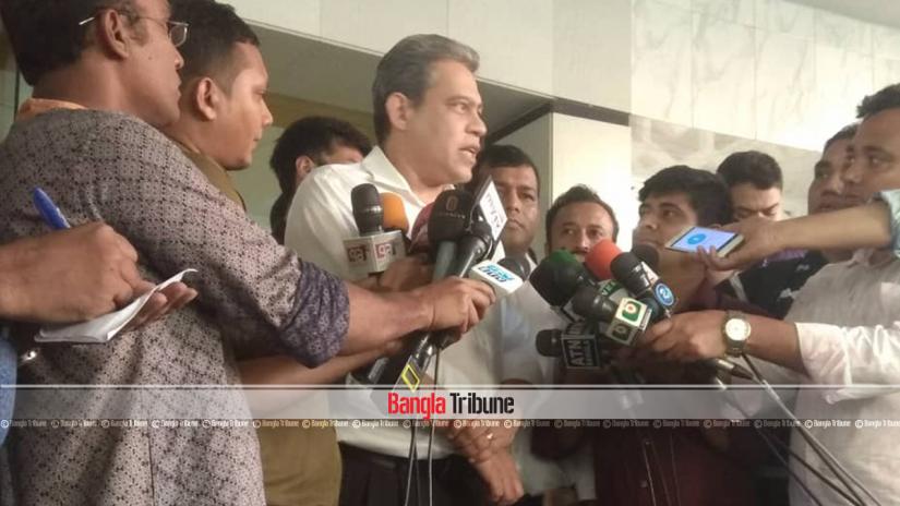 Bikalpa Dhara Bangladesh Joint Secretary General Mahi B Chowdhury speaks to the media after emerging out from an ACC`s interrogation at its office in Dhaka’s Sengunbagicha on Sunday (Aug 25).