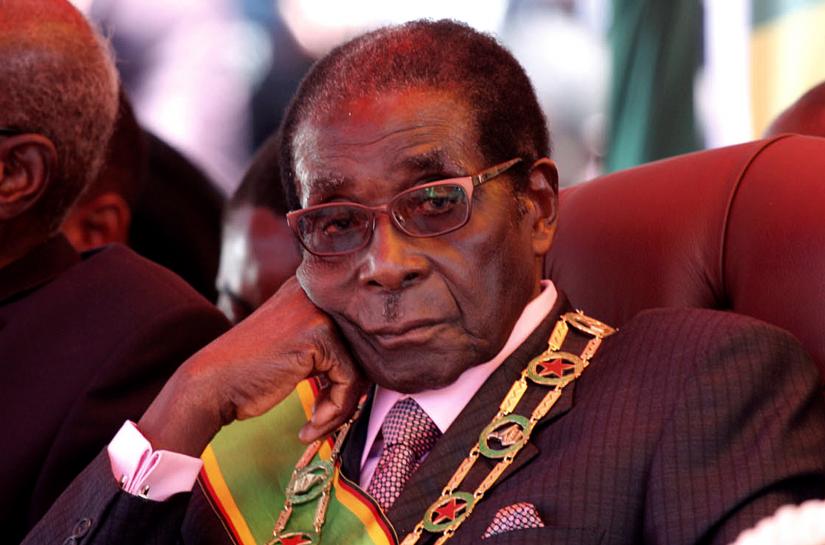 FILE PHOTO: Zimbabwe`s President Robert Mugabe looks on during a rally marking Zimbabwe`s 32nd independence anniversary celebrations in Harare April 18, 2012.REUTERS