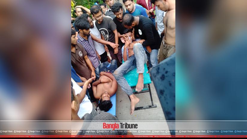 Protesting students of Bangabandhu Sheikh Mujibur Rahman Science and Technology University (BSMRSTU) came under attack by some unruly persons outside the university premises around 12pm on Saturday (Sept 21).