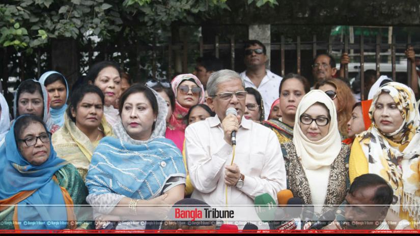 BNP Secretary General Mirza Fakhrul Islam Alamgir speaking during a human chain demonstration organized by the Bangladesh Mahila Parishad, in front of the National Press Club on Sunday (Sept 22). 