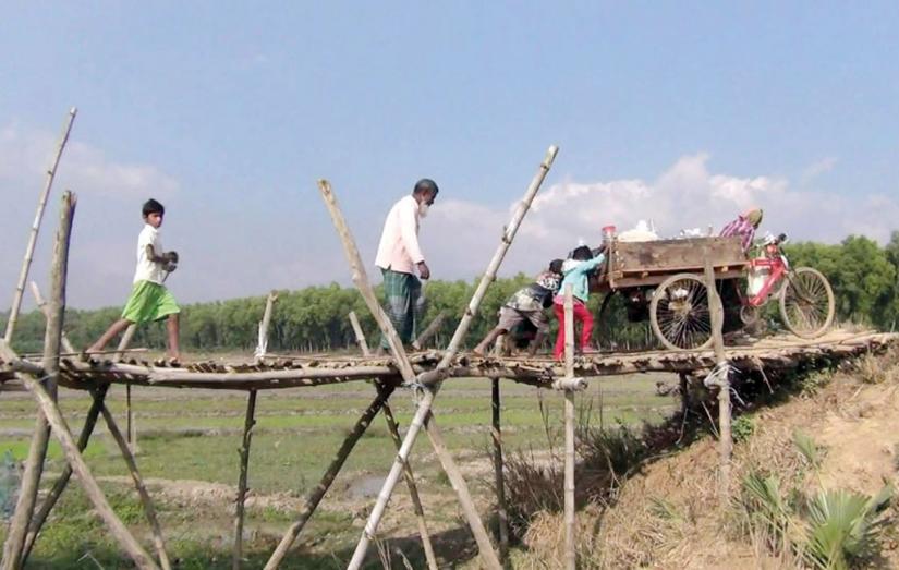 Locals built the 60-metre long bamboo bridge over Nalshisha river to connect Khanpur union of BIrampur upazila and Gopalganj union of Nawabganj upazila in Dinajpur.