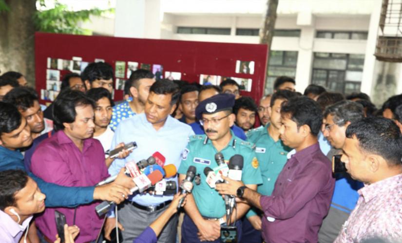 Police official speaks with the media at Buet campus in Dhaka on Monday, October 7, 2019. Photo: Mehedi Hasan