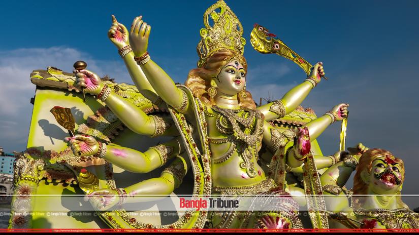 The biggest Hindu festival Durga Puja came to an end on Tuesday (Oct 8) with devotees across the country immersing the idol of Durga. PHOTO: Bangla Tribune/Sazzad Hossain