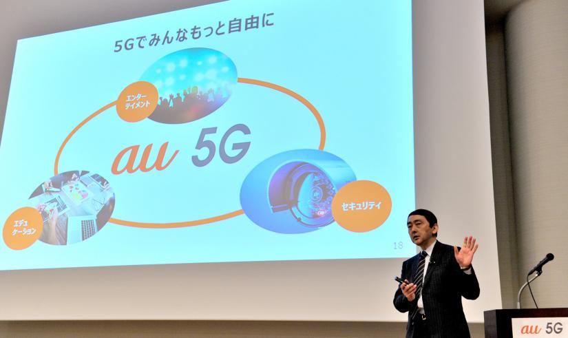 Akira Matsunaga, senior director for KDDI Corp.`s R&D Strategy Division, speaks about his company`s progress in developing fifth-generation (5G) network systems at a news conference in Tokyo on Feb. 22, 2019 PHOTO/The Japan Times