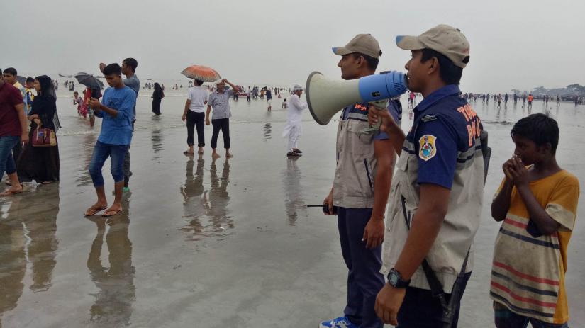 Members of Tourist Police are seen making announcement on cyclone preparedness on Patuakhali`s Kuakata sea beach on Friday (Nov 8). FOCUS BANGLA