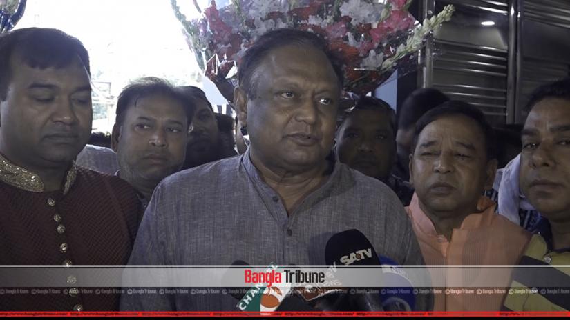 Commerce Minister Tipu Munshi speaking to the media at a hotel in Rangpur Metropolitan area on Friday (Nov 8).