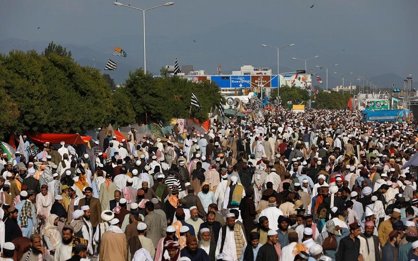 Supporters of religious and political party Jamiat Ulema-i-Islam-Fazal (JUI-F) gather during the so called Azadi March (Freedom March), called by the opposition to protest against the government of Prime Minister Imran Khan in Islamabad, Pakistan Nov 8, 2019. REUTERS