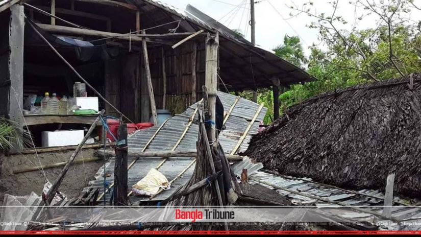 Cyclone Bulbul leaves demolished houses in Satkhira on Sunday (Nov 10).