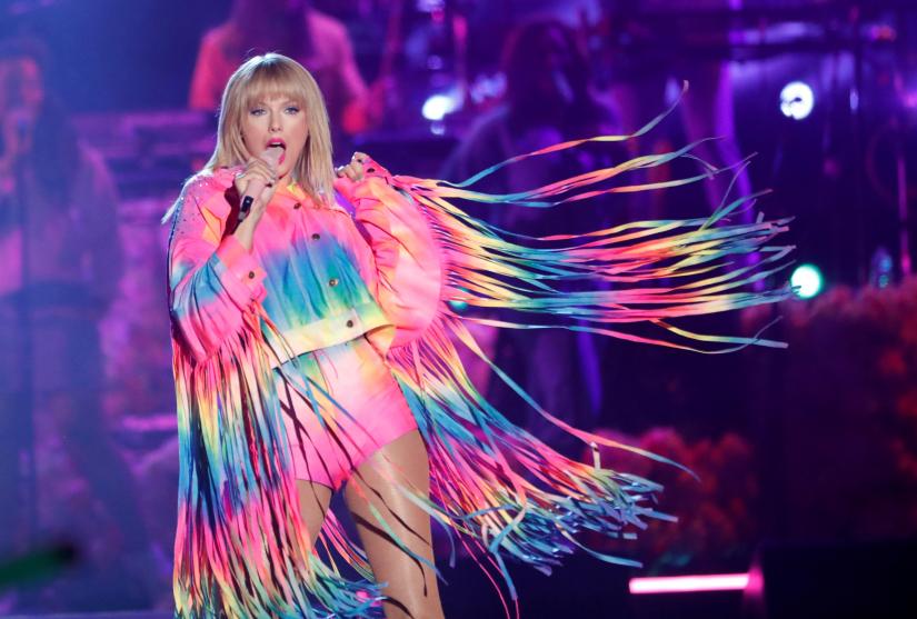 FILE PHOTO: Taylor Swift performs at the iHeartRadio Wango Tango concert in Carson, California, U.S., June 1, 2019. REUTERS
