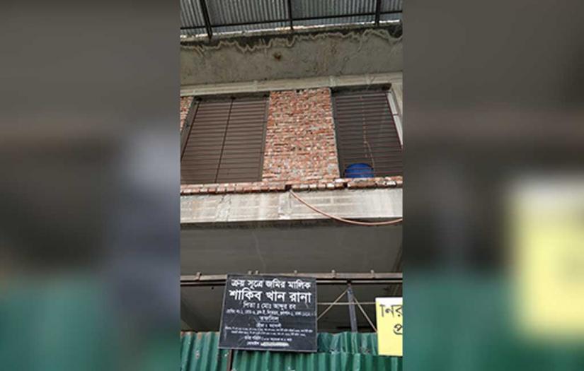 Photo of the illegally constructed section of Shakib Khan`s under-constructed residential building in Dhaka’s Niketon on Monday (Nov 18). Collected