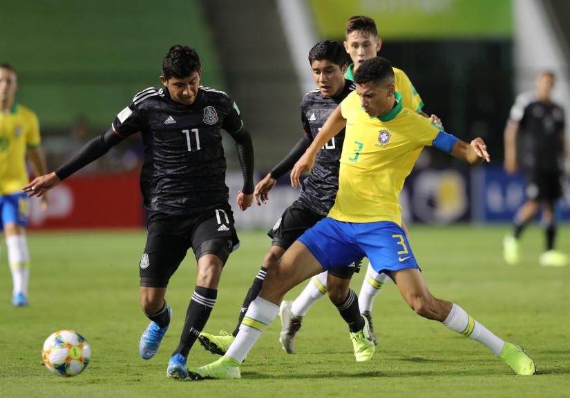FIFA Under 17 World Cup - Final - Brazil v Mexico - Bezerrao Stadium, Brasilia, Brazil - November 17, 2019 Mexico`s Bryan Gonzalez in action with Brazil`s Henri REUTERS