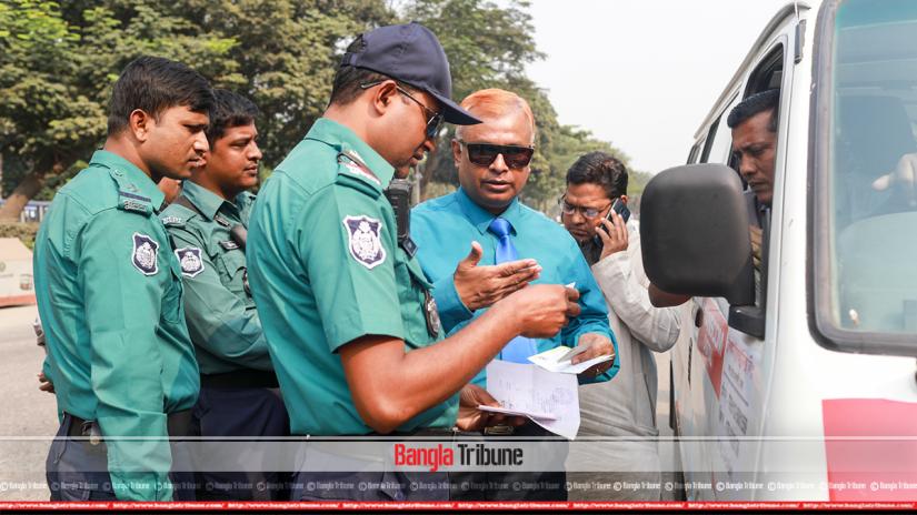 The Bangladesh Road Transport Authority (BRTA) operated as many as six mobile courts in the capital`s Manik Mia Avenue, Uttara, Pallabi, Rayerbagh, Banani, and Jatrabari on Monday (Nov 18). Sazzad Hossain