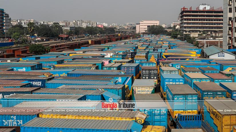 A strike by transport workers to demand amendments to the new road transport law has crippled the movement of buses, trucks and lorries in many parts of Bangladesh. Photo: SAZZAD HOSSAIN/ Bangla Tribune
