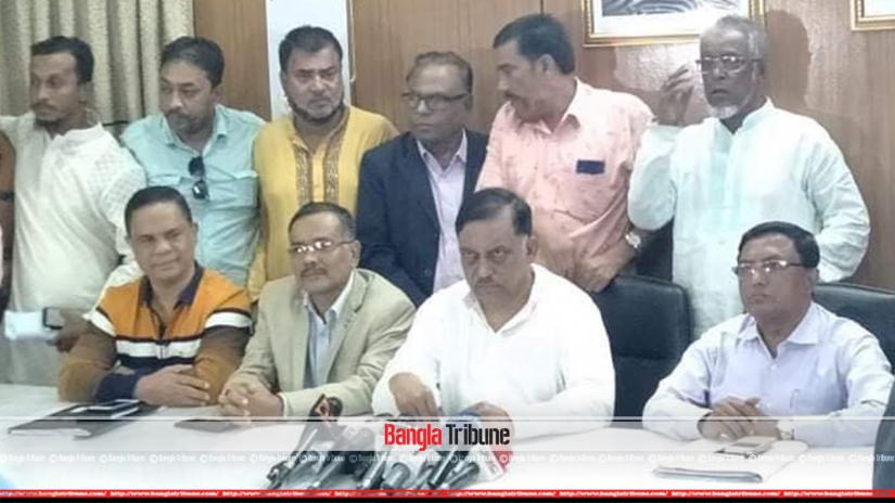 Home Minister Asaduzzaman Khan briefing reporters after a four-hour-long meeting with representatives of Bangladesh Truck-Covered-van Goods Transport Owner-Worker Unity Council, Bangladesh Road Transport Owners Association and Bangladesh Bus-Truck Owners Association on Thursday (Nov 21). 