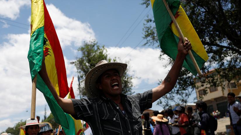 A man shouts next to fellow coca farmers and supporters of Bolivia's ousted President Evo Morales as they stage a blockade of an entrance to Sacaba, near Cochabamba, Bolivia, November 20, 2019. REUTERS/