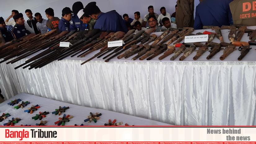 The ceased weapons from the robbers who have surrendered to the police in Maheshkhali in Cox Bazar on Satuday (Nov 23).