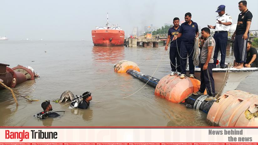 The ongoing rescue at the scene of Mongla trawler capsize on Sunday (Nov 24)