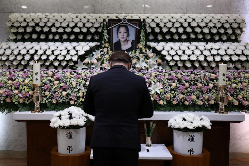 A man pays tribute at a memorial altar as he makes a call of condolence in honour of the K-pop star Goo Hara at the Seoul St. Mary`s Hospital in Seoul, South Korea November 25, 2019.Pool via REUTERS
