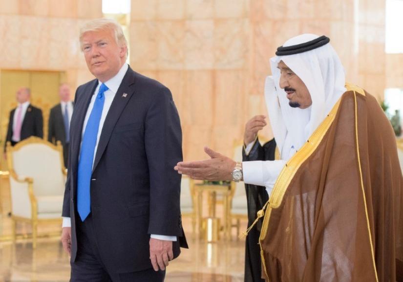 Saudi Arabia`s King Salman bin Abdulaziz Al Saud welcomes U.S. President Donald Trump during a reception ceremony in Riyadh, Saudi Arabia, May 20, 2017. Bandar Algaloud/Courtesy of Saudi Royal Court/Handout via REUTERS/FILE PHOTO