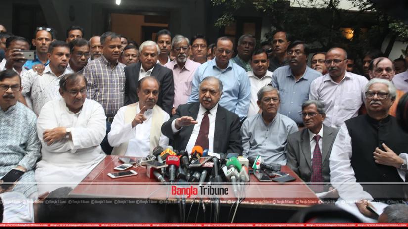 FILE PHOTO: Gano Forum chief Dr Kamal Hossain was addressing a media briefing at his Baily Road residence on Nov 7. Nashirul Islam
