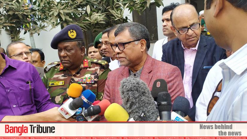 Health Minister Zahid Maleque briefing the media at Dhaka Medical College Hospital (DMCH) on Thursday (Dec 12) after visiting the victims of the plastic factory fire at Keraniganj.