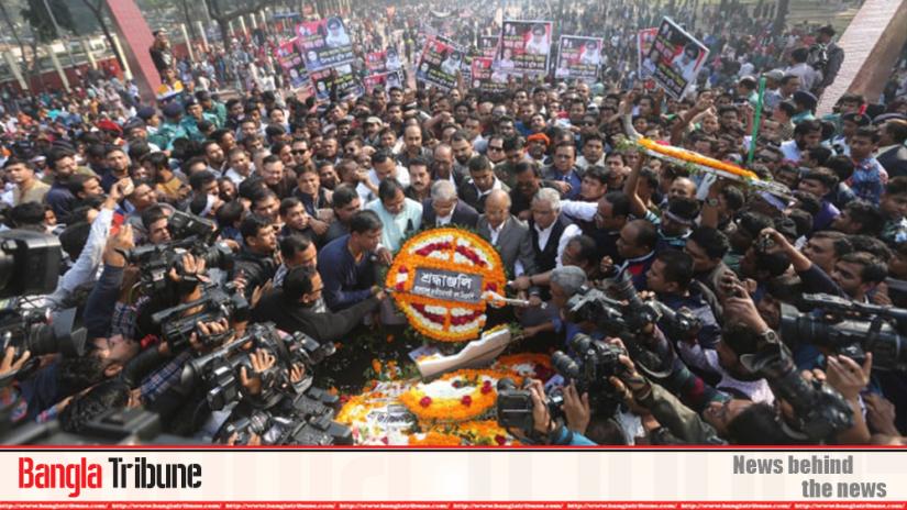 BNP leaders and activists are paying tribute  to the martyred intellectuals at the Martyred Intellectuals Memorial in the capiltal’s Mirpur on Saturday (Dec 14).