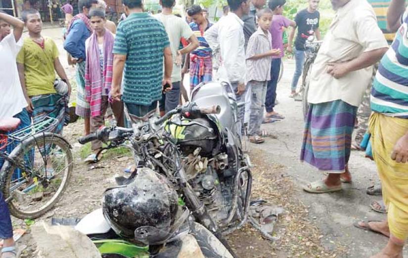 The damaged motorcycle after a collision with a microbus in Kashiani, Gopalganj on Jul 12, 2019. FILE PHOTO