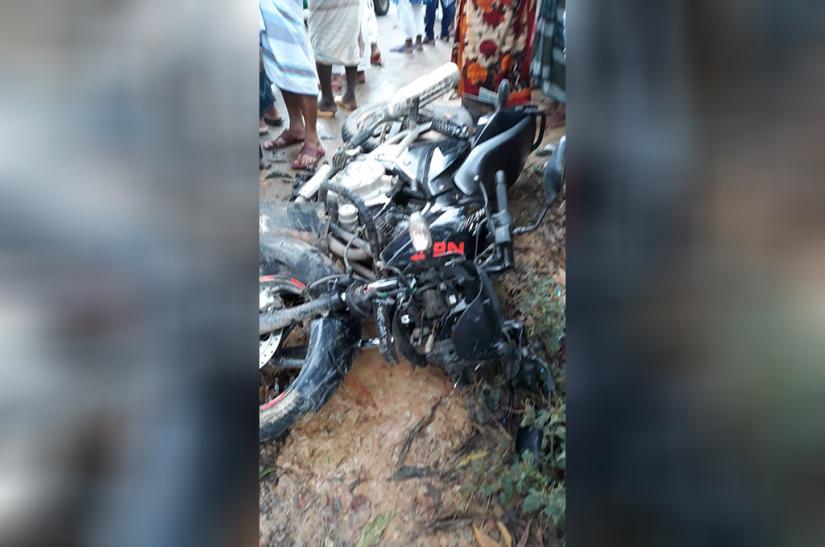 A motorcyclist was killed while trying to avoid running over a goat on the Sreepur-Satkhamai Highway in Gazipur on Jun 5, 2019. FILE PHOTO