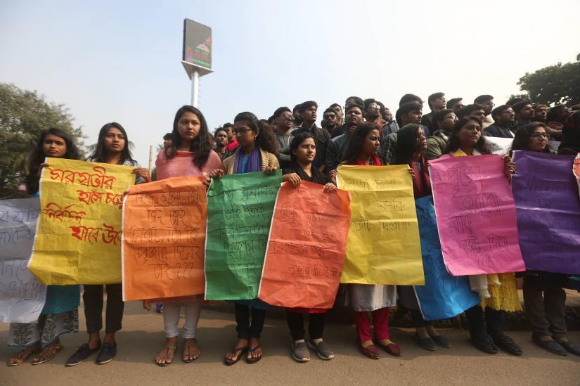 Students demonstrates in Dhaka demanding a reschedule for the Dhaka city elections, slated  for Jan 30 File Photo