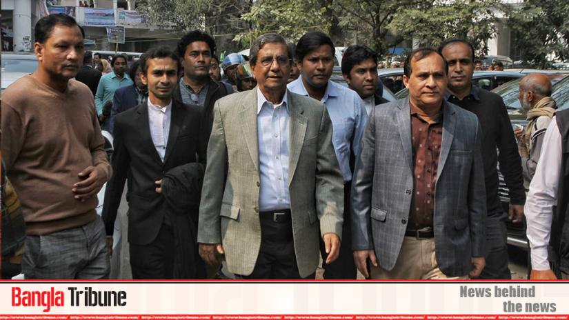 Prothom Alo  Editor Matiur Rahman at High Court compound on Monday (Jan 20) for the hearing in the case over student`s death