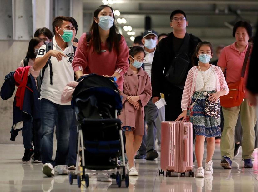 Chinese tourists wear masks as they arrive at Suvarnabhumi Airport during a welcome ceremony of Chinese Lunar New Year travellers in Bangkok, Thailand Jan 22, 2020. REUTERS