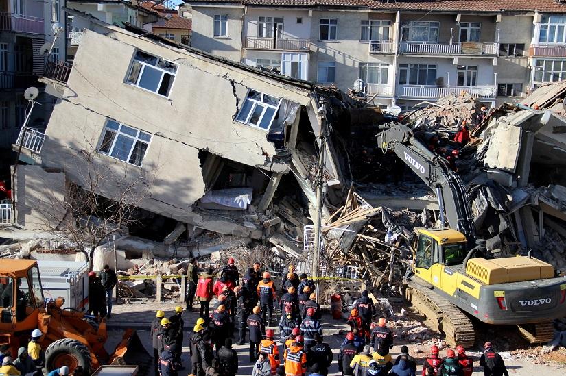 Rescuers work on collapsed buildings after an earthquake in Elazig, Turkey, January 25, 2020. Ismail Coskun/Ihlas News Agency (IHA) via REUTERS