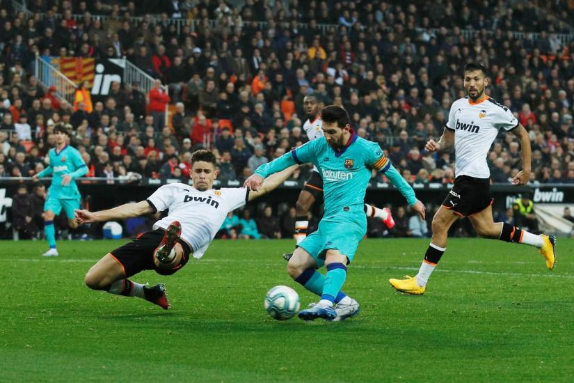 Soccer Football - La Liga Santander - Valencia v FC Barcelona - Mestalla, Valencia, Spain - Jan 25, 2020 Barcelona`s Lionel Messi misses a chance to score REUTERS