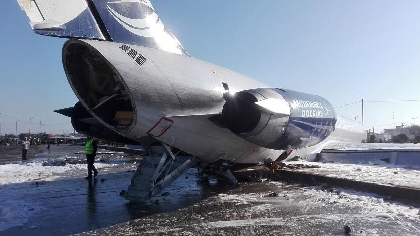 An Iranian passenger plane is seen after sliding off the runway upon landing at Mahshahr airport, Iran Jan 27, 2020. Mohammad Zarei/ISNA News Agency/WANA (West Asia News Agency) via REUTERS