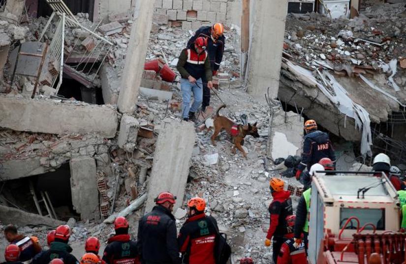 Rescue workers search the site of a collapsed building, after an earthquake in Elazig, Turkey, Jan 26, 2020. REUTERS