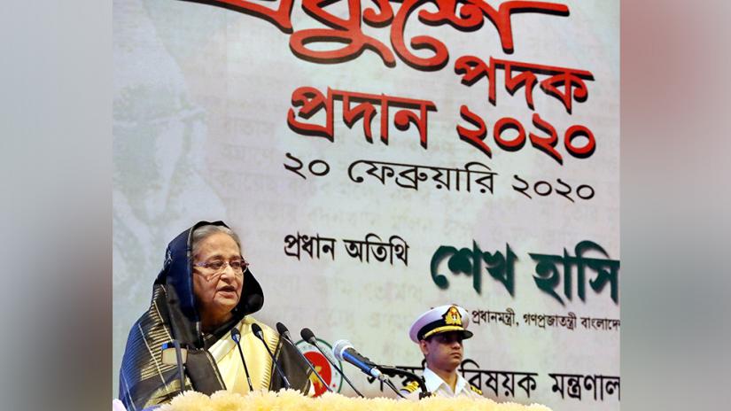  The premier handed over the prestigious “Ekushey Padak-2020” as the chief guest at a function at Osmani Memorial Auditorium in the capital on Thursday (Feb 20).