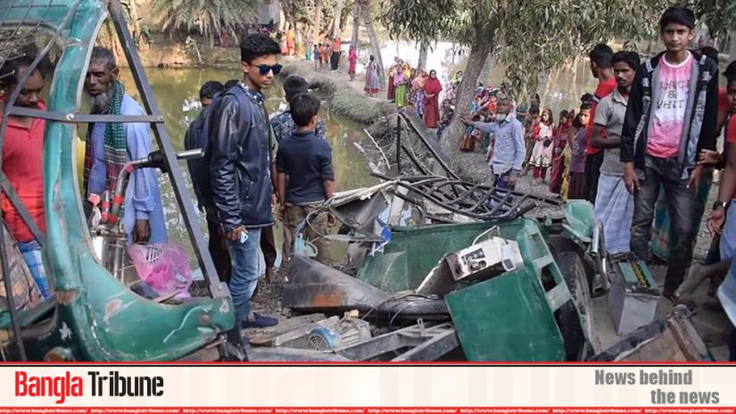 Four people have been killed and four others injured after a bus crashed into a battery-run auto-rickshaw in Mymensingh.